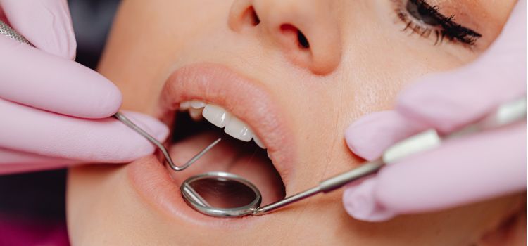 when to stop using gauze after tooth extraction